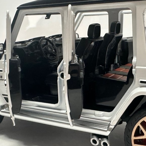 1:18 2015 Mercedes-benz G-Class G63 Diecast TWO Tone White Black With LED Lighs - Picture 9 of 11